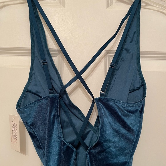 Women’s teal velvet bodysuit - Picture 4 of 6